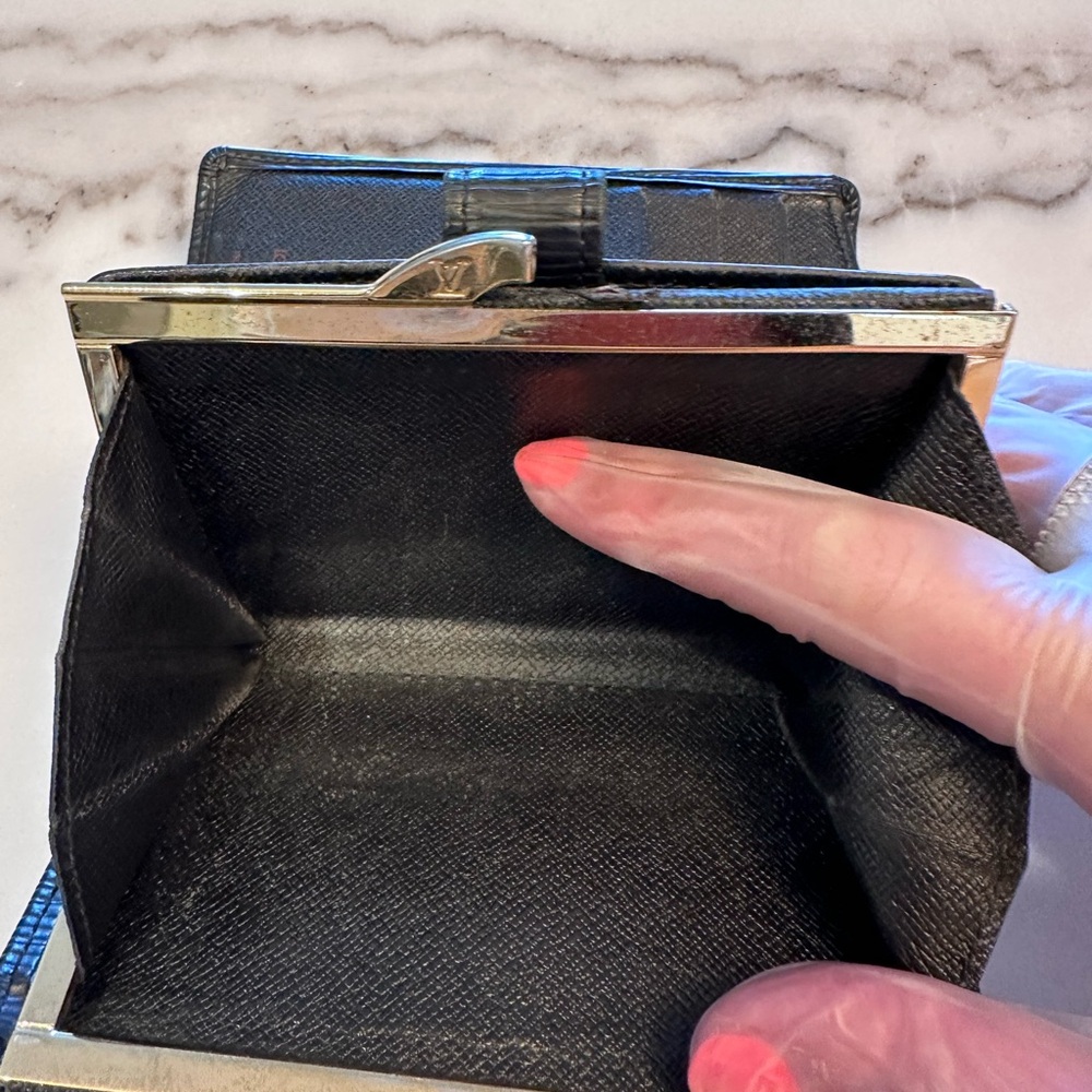 Louis Vuitton Black Epi leather Kisslock Wallet - Picture 5 of 6